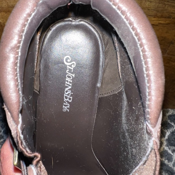 Boots - Picture 5 of 6